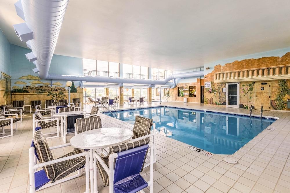 Americinn & Suites By Wyndham Baraboo Event Center Exteriér fotografie