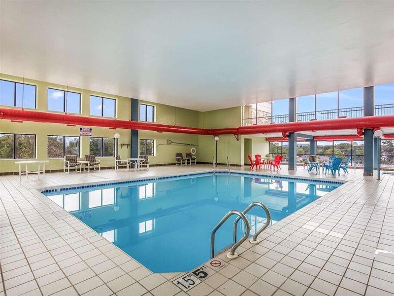 Americinn & Suites By Wyndham Baraboo Event Center Exteriér fotografie
