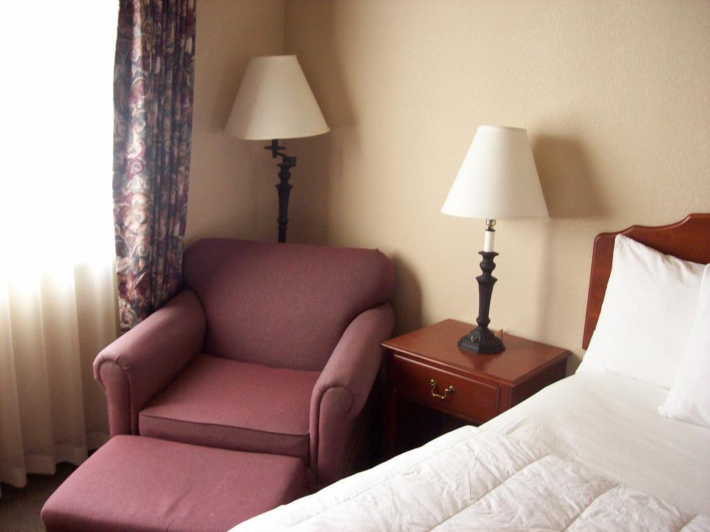Americinn & Suites By Wyndham Baraboo Event Center Exteriér fotografie