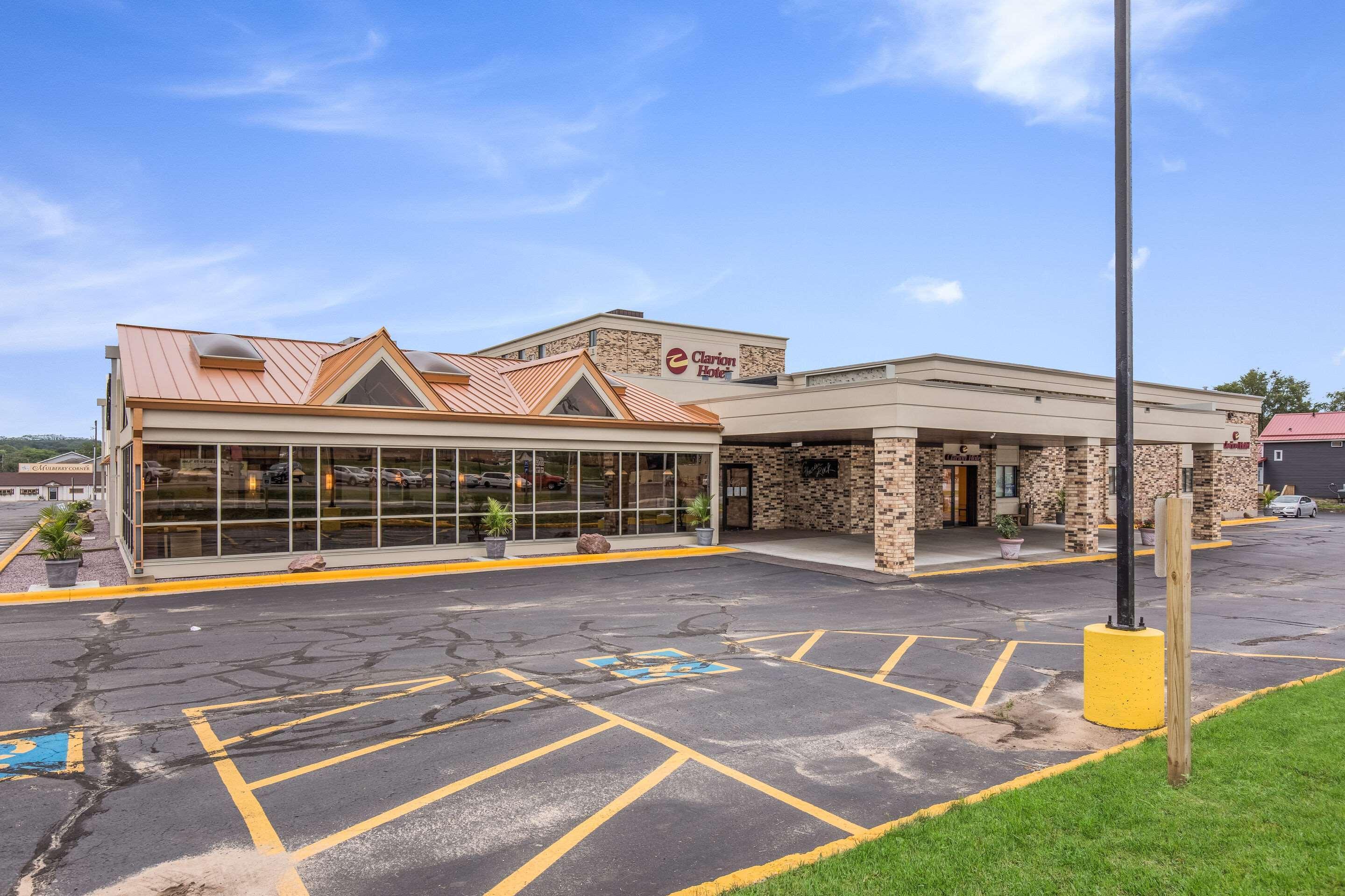 Americinn & Suites By Wyndham Baraboo Event Center Exteriér fotografie