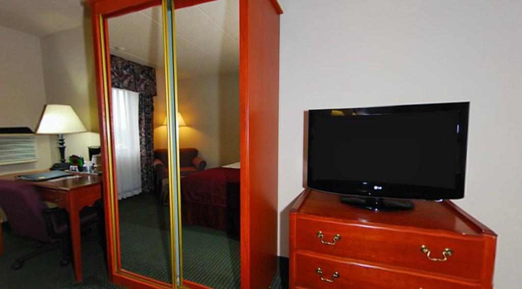 Americinn & Suites By Wyndham Baraboo Event Center Exteriér fotografie