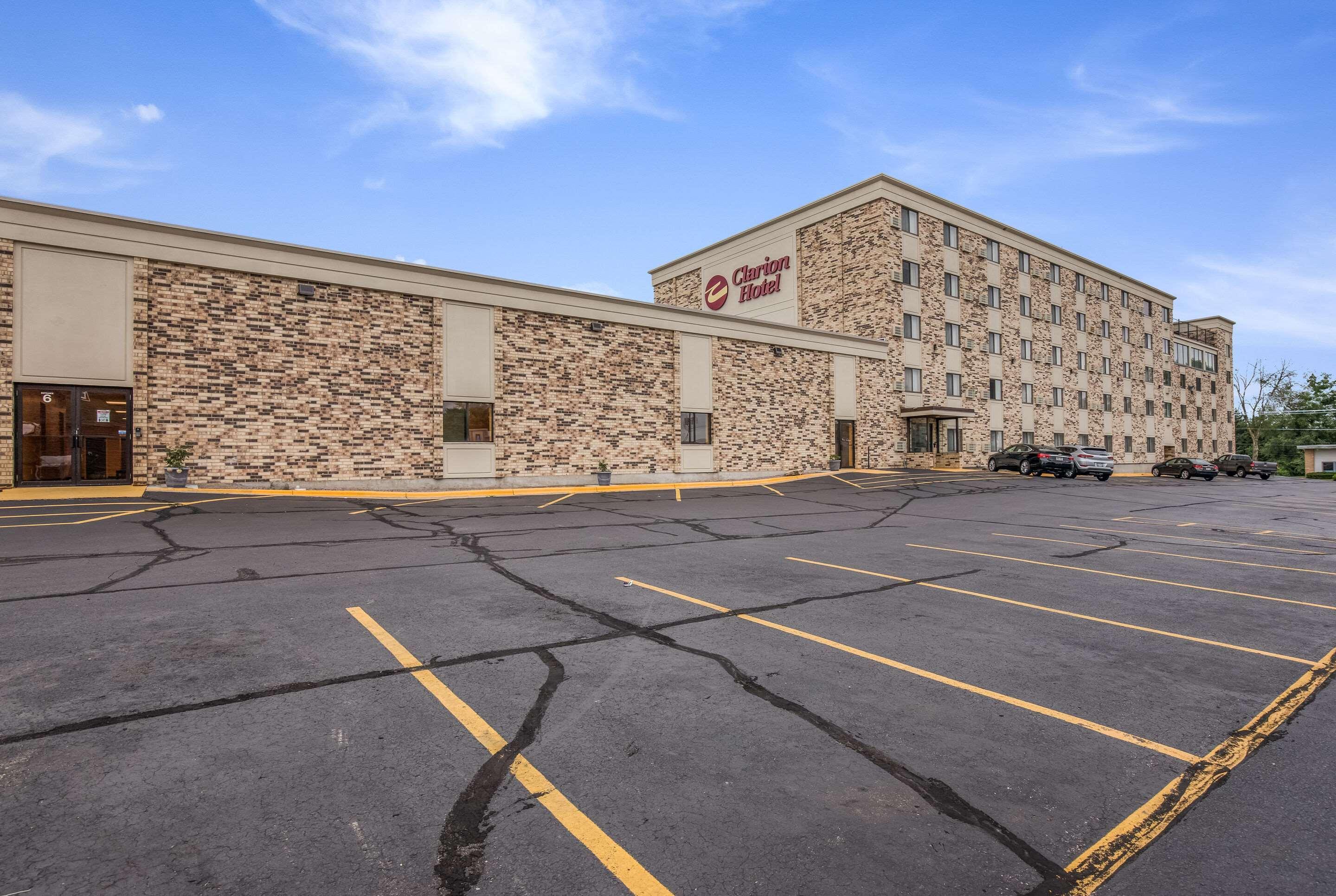 Americinn & Suites By Wyndham Baraboo Event Center Exteriér fotografie