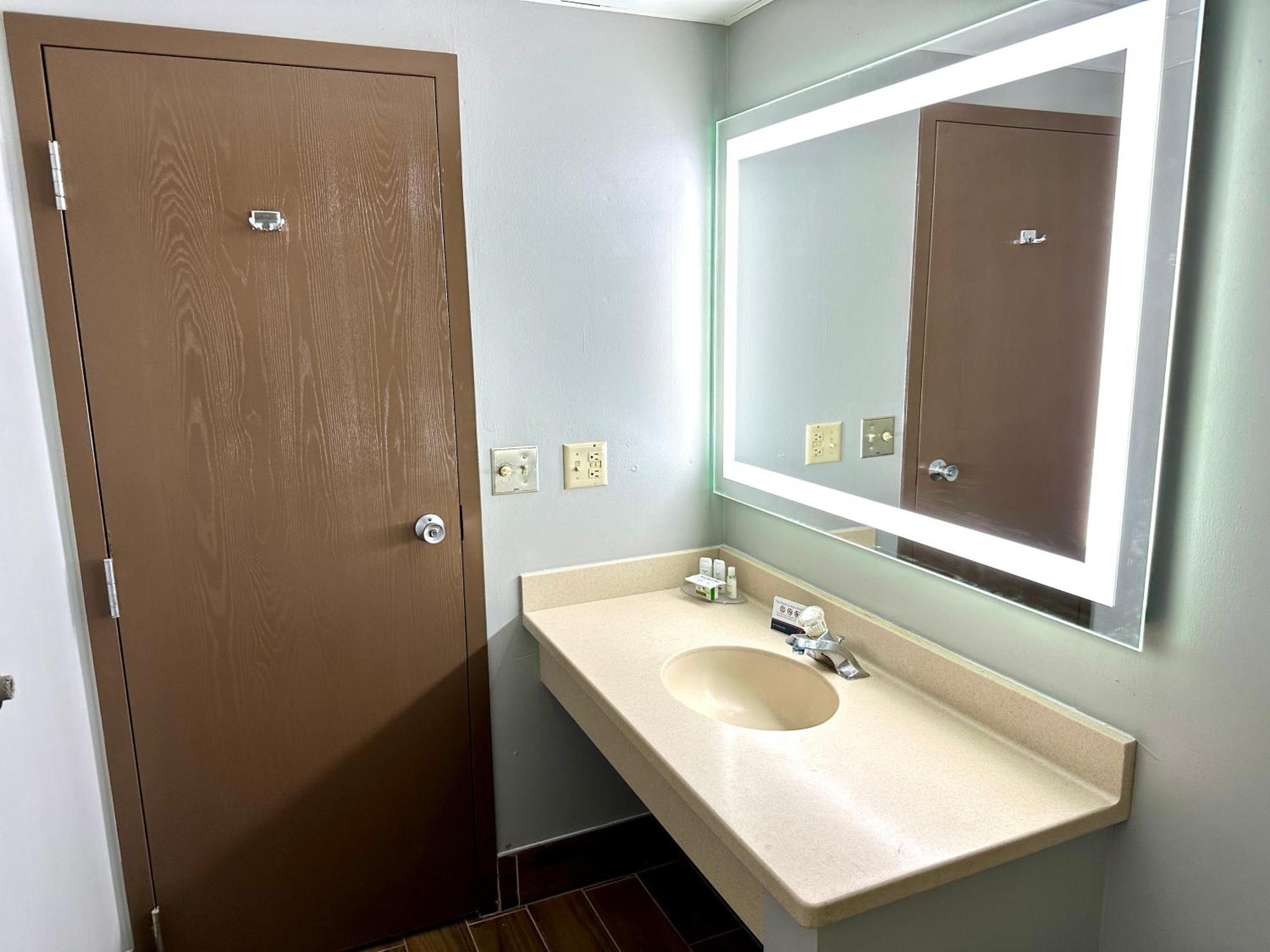 Americinn & Suites By Wyndham Baraboo Event Center Exteriér fotografie