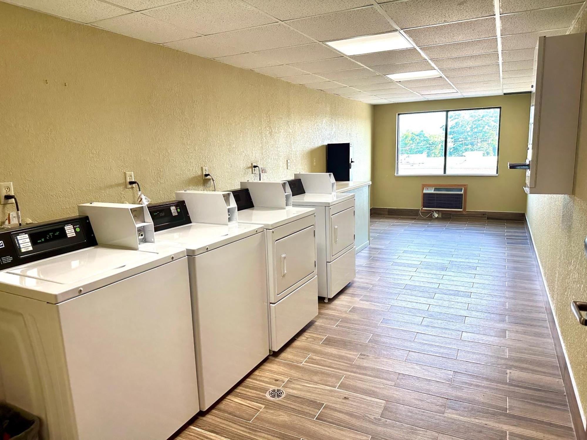 Americinn & Suites By Wyndham Baraboo Event Center Exteriér fotografie