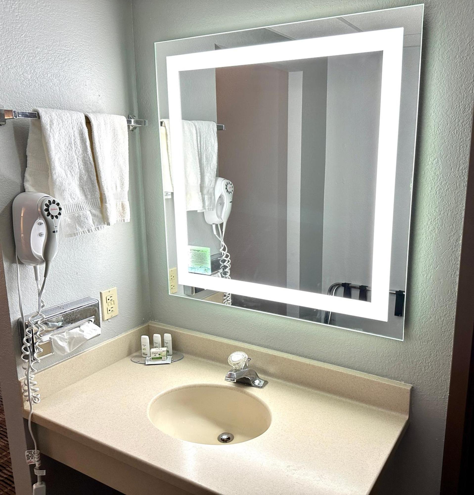 Americinn & Suites By Wyndham Baraboo Event Center Exteriér fotografie